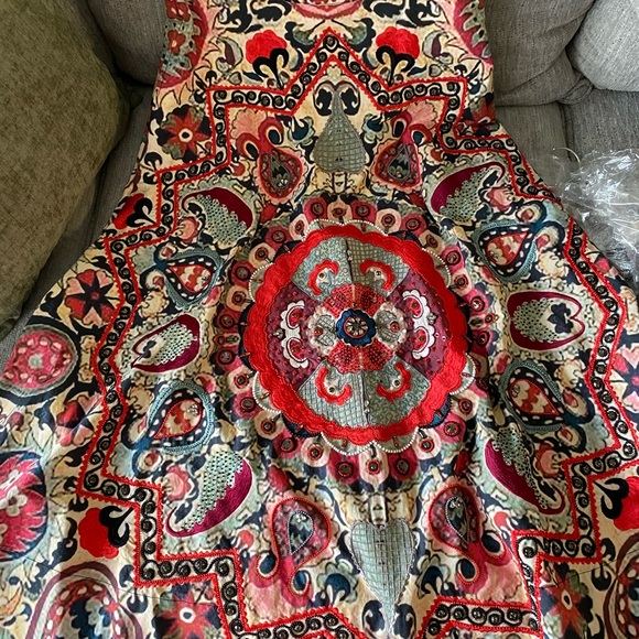 Figure Isla Printed Maxi Skirt with Embroidered Detail - Picture 7 of 14